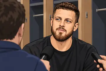 ロッカーで取材に応じるアイザイア・ハーテンシュタイン